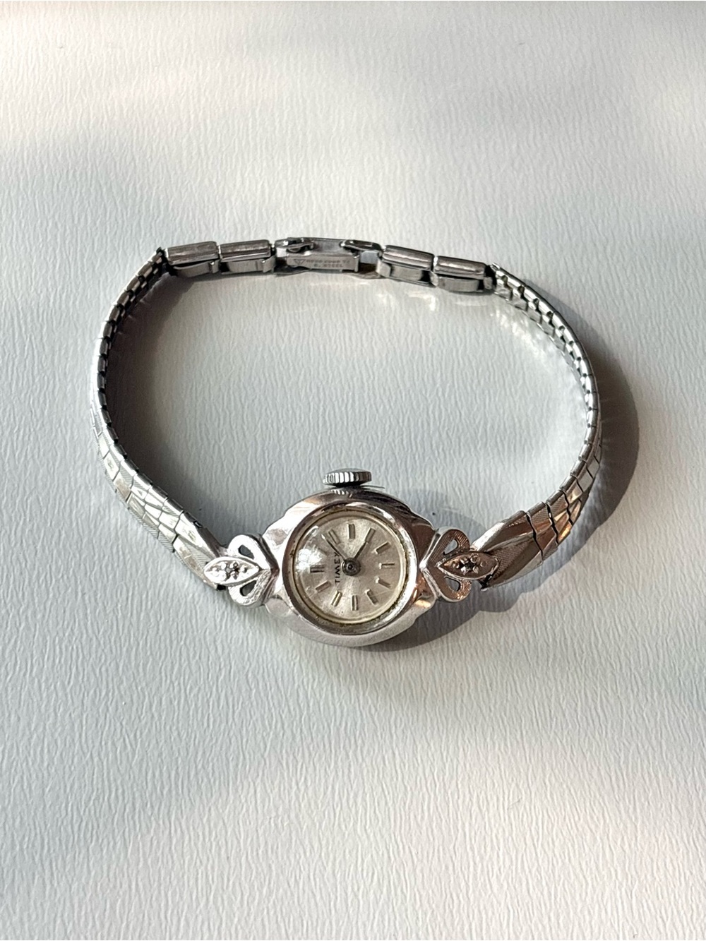 vintage 1974 Timex dainty wristwatch bracelet